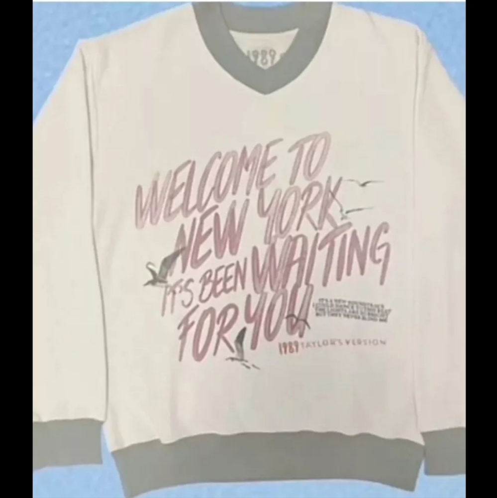 Taylor Swift SEALED! NWT! 1989 Welcome To NY V-Neck Pullover #838536215. Sz Lg.